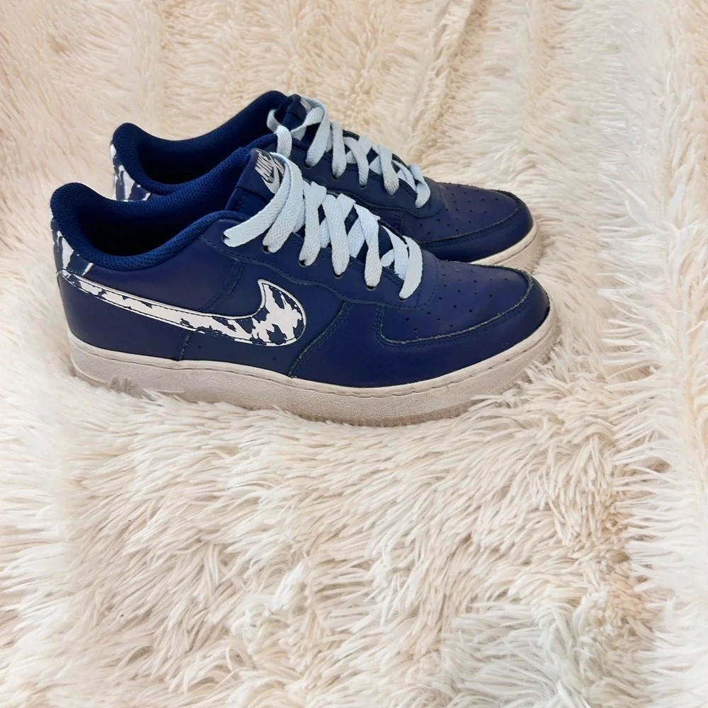 Nike Air Force 1 AF1 LV8 Blue Void Navy Blue White